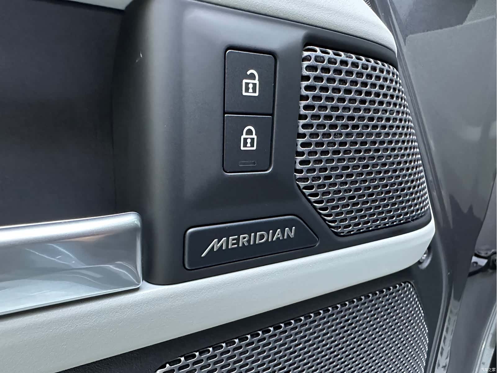 Land Rover Defender, 2022 все фото