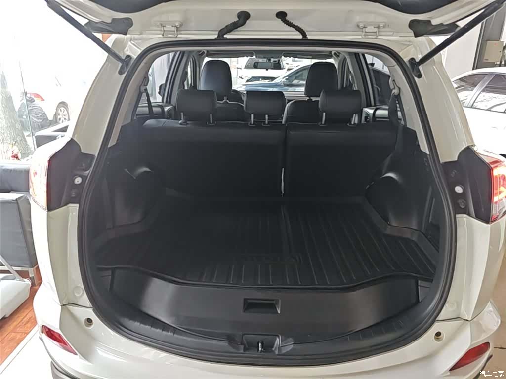 Toyota RAV4, 2017 19