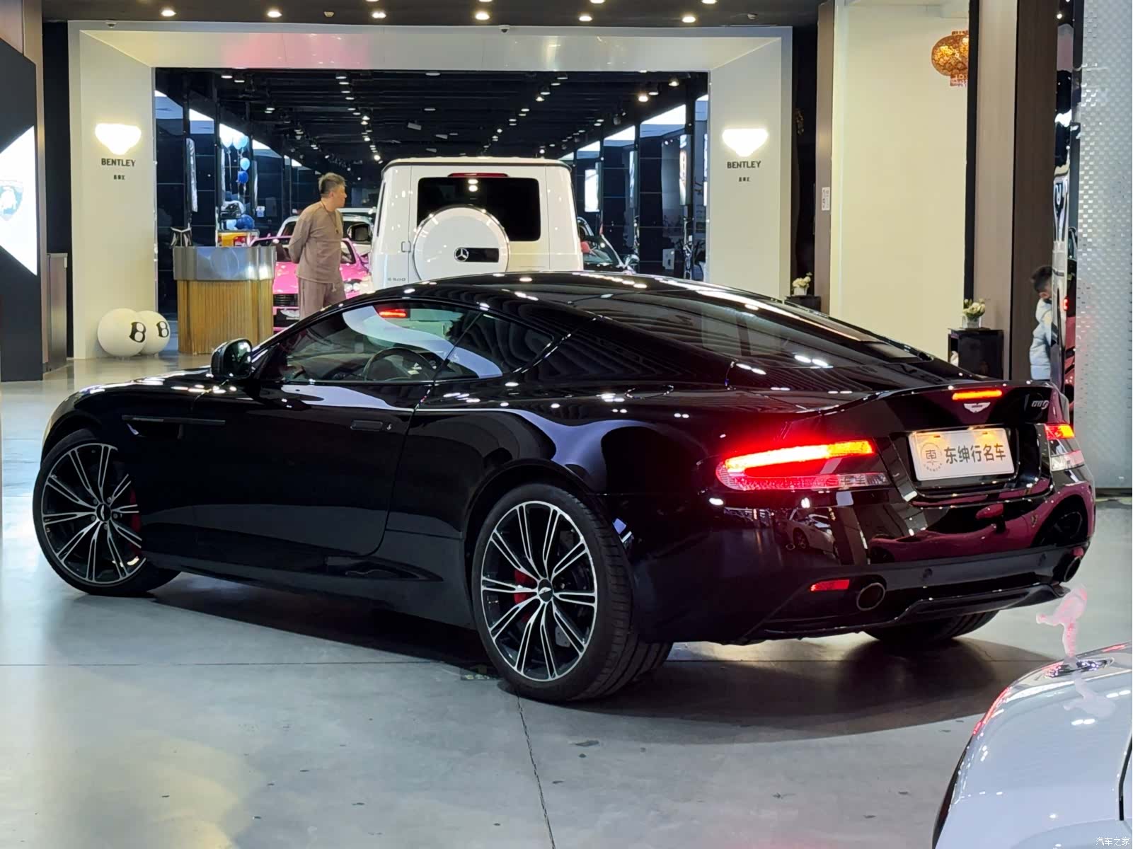 Aston Martin DB9, 2015 4