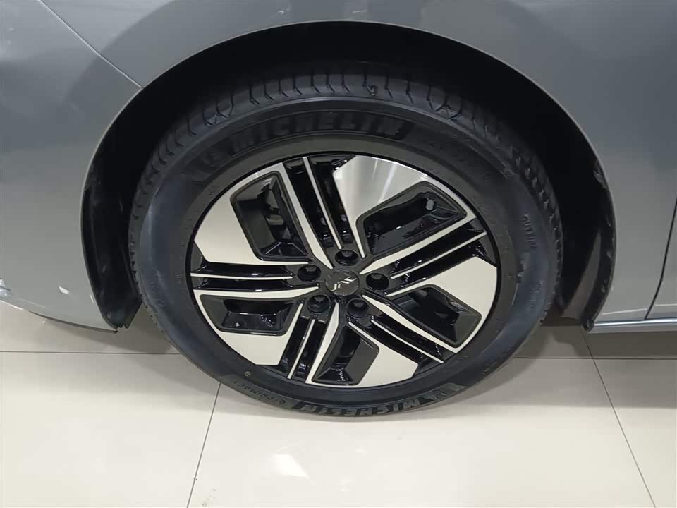 JAC Refine Ruifeng RF8 PHEV
