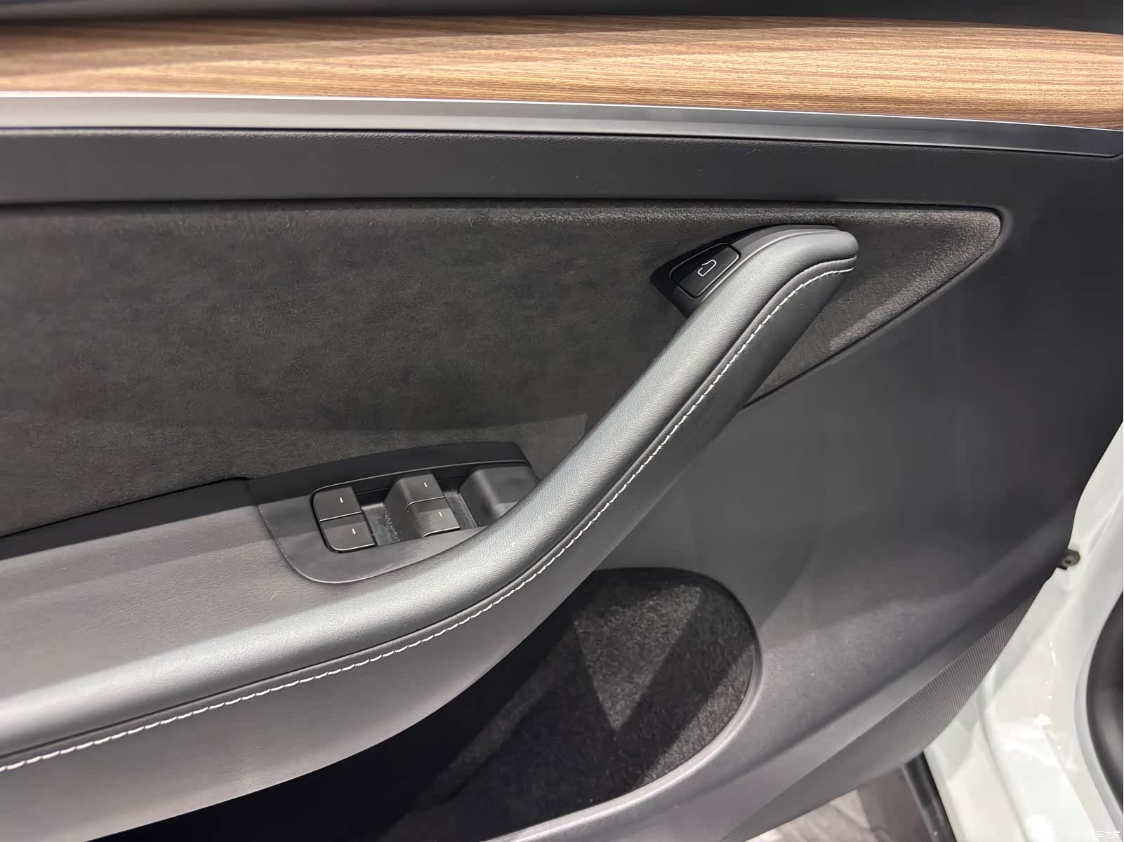 Tesla Model Y, 2023 19
