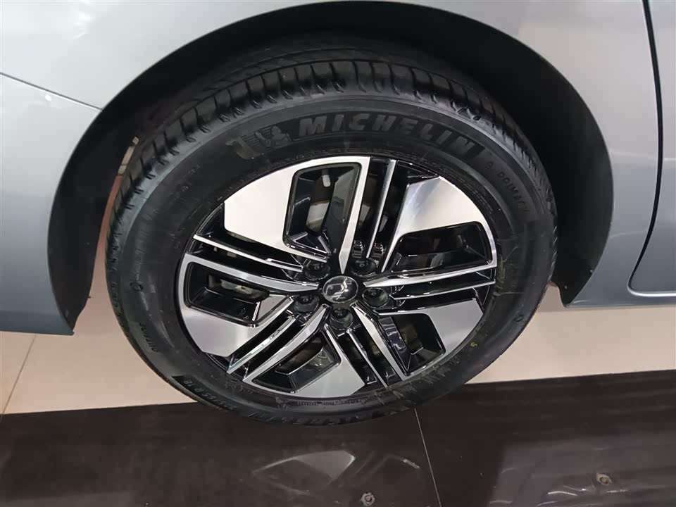 JAC Refine Ruifeng RF8 PHEV