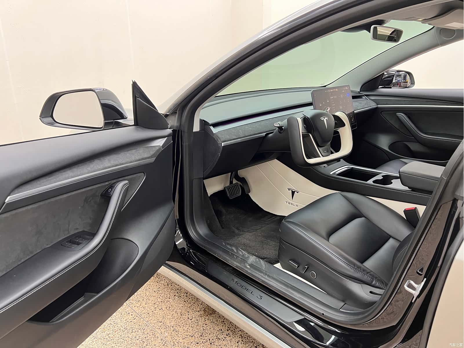 Tesla Model 3, 2023 15