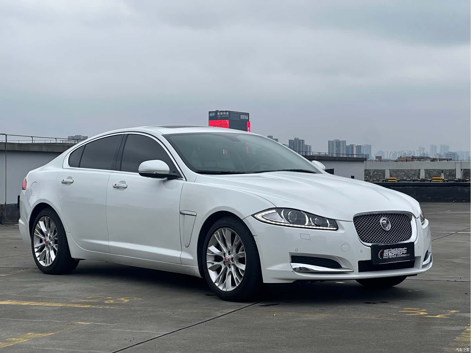 Jaguar XF, 2014 3