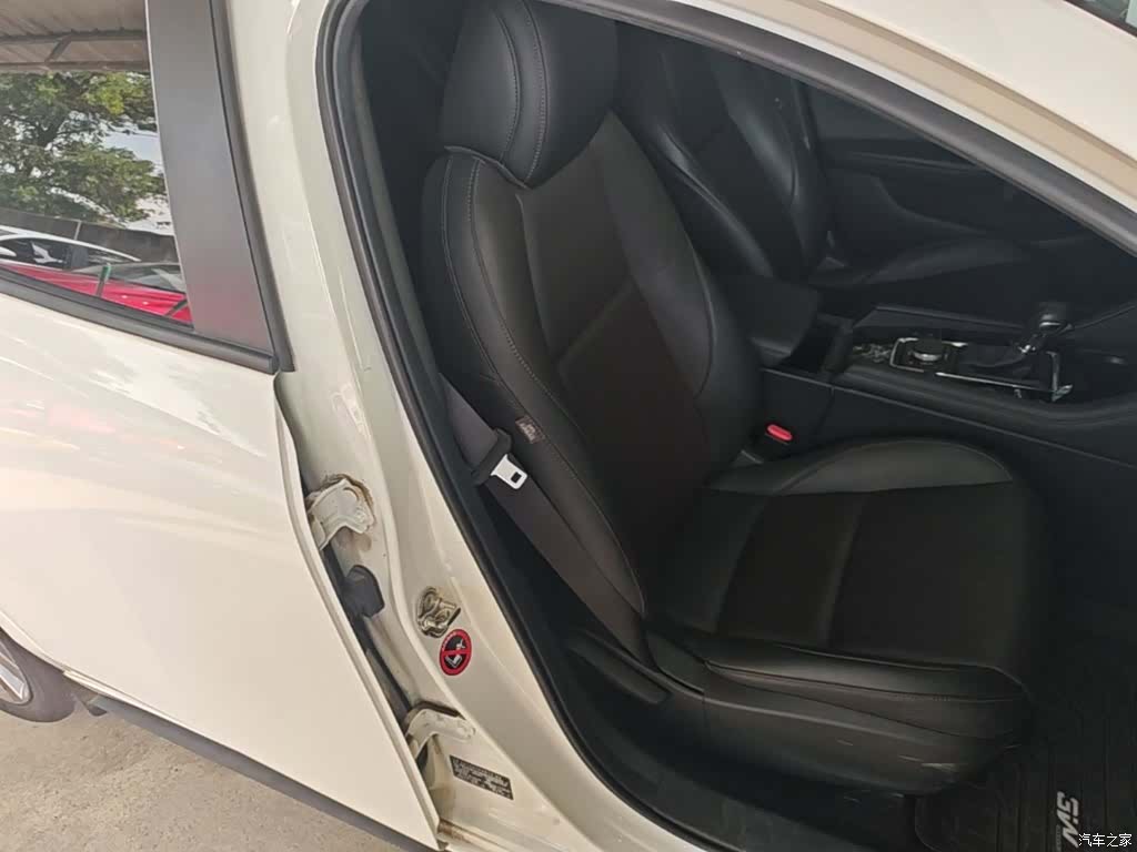 Mazda Mazda3, 2022 25