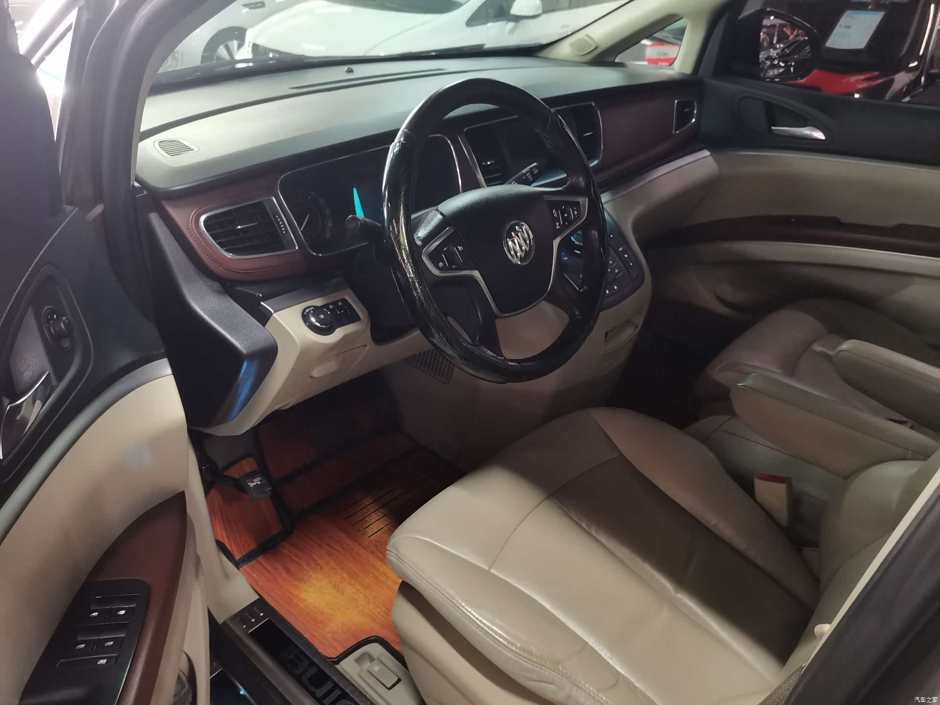 Buick GL8, 2018 все фото