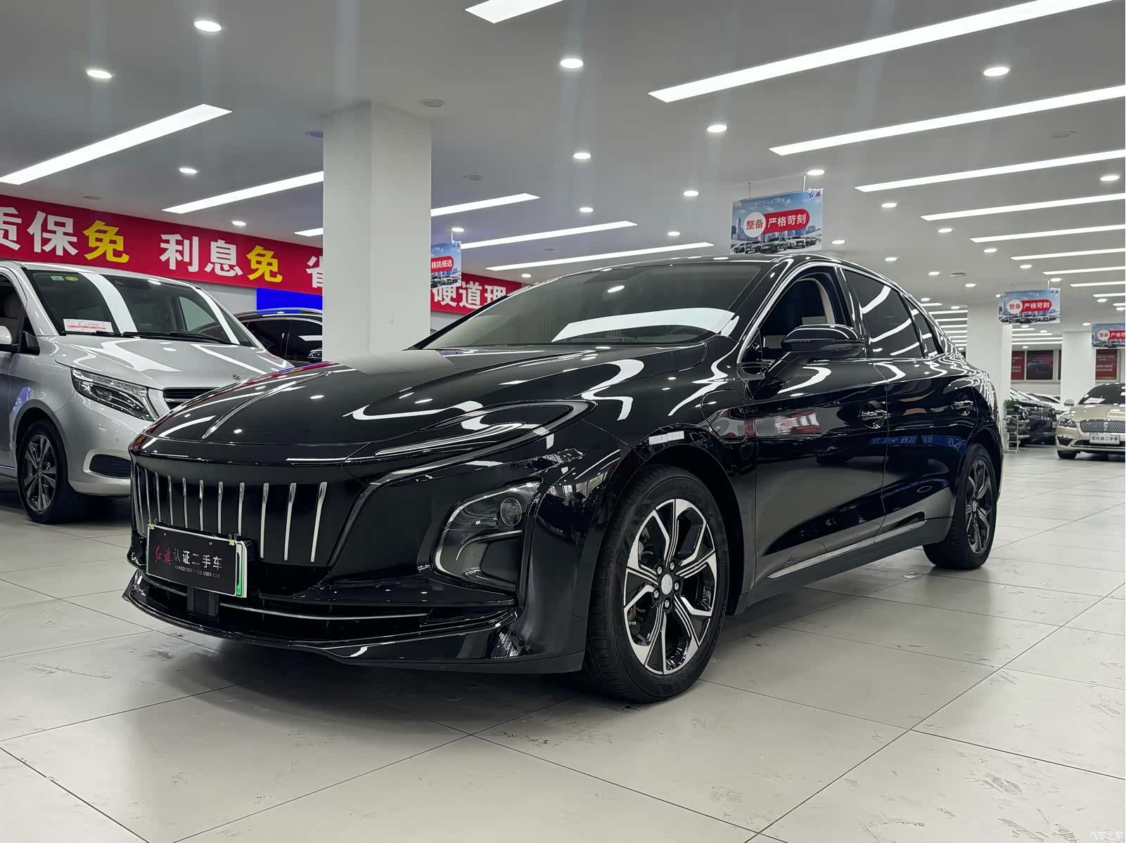 Hongqi QM5