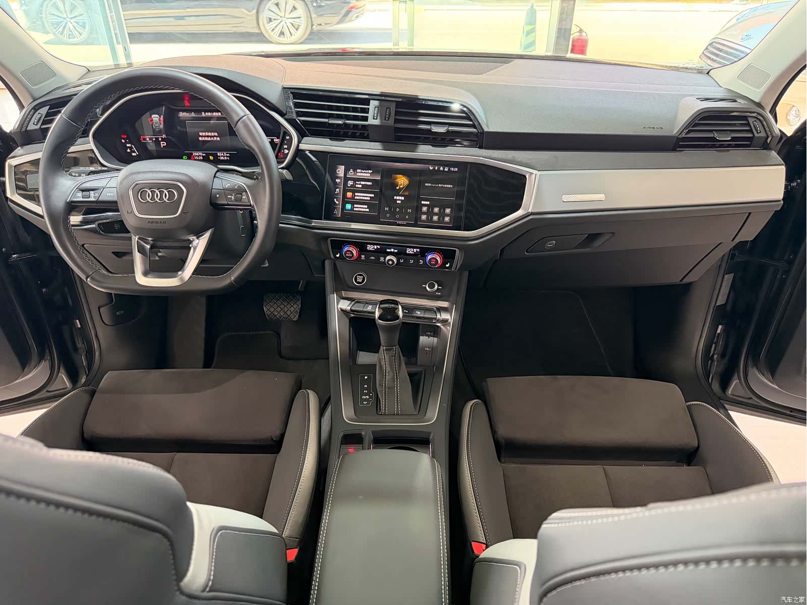 Audi Q3, 2022 11
