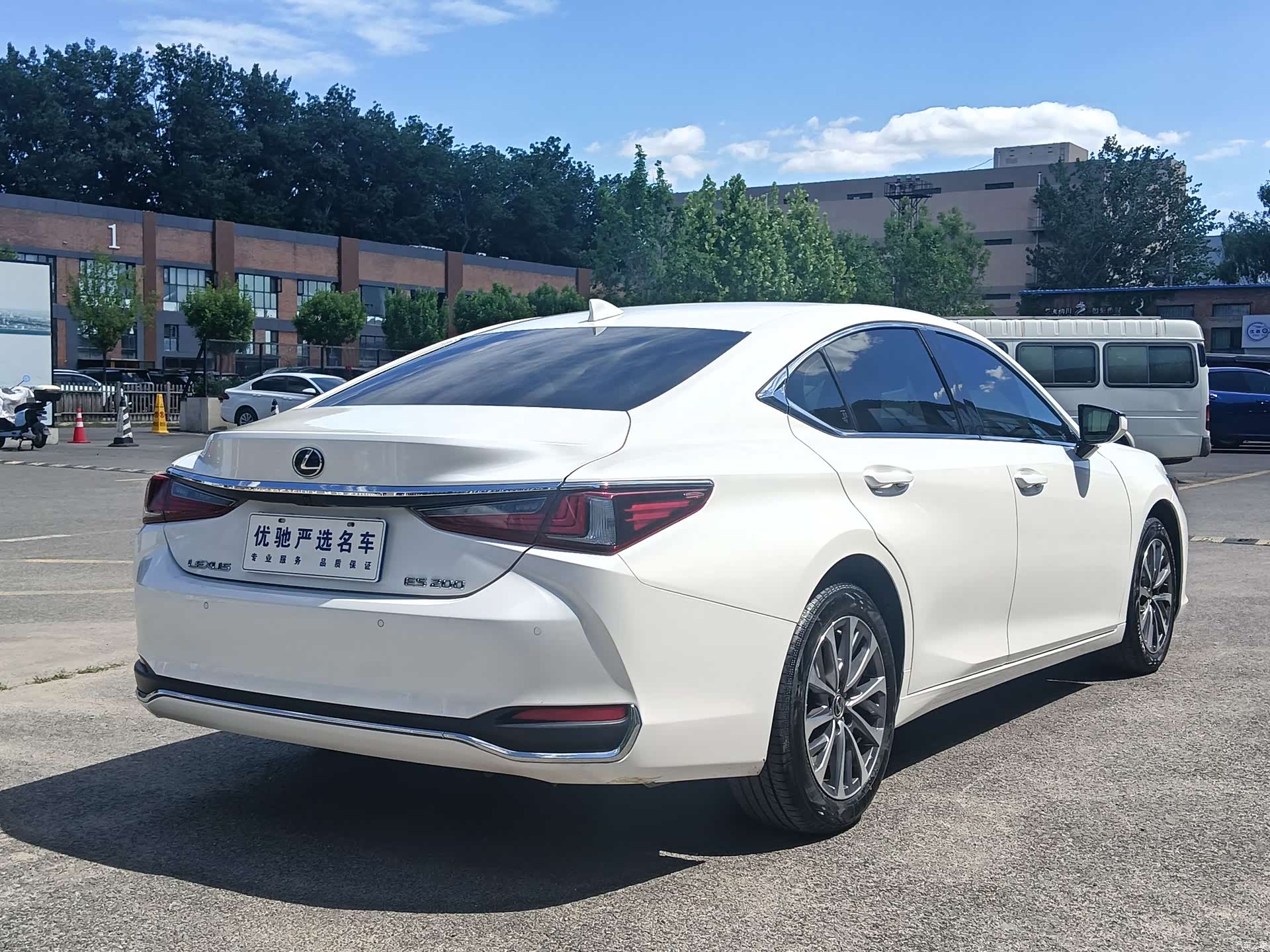 Lexus ES, 2022 9