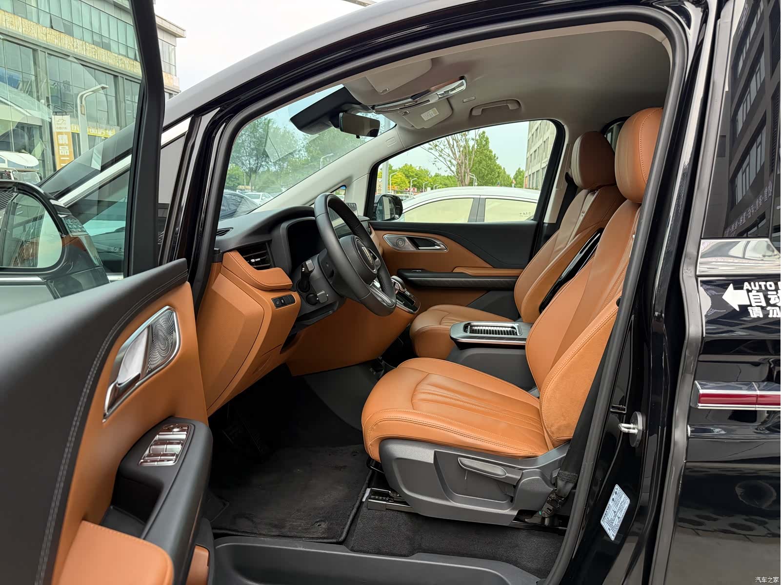 Hongqi HQ9, 2023 7