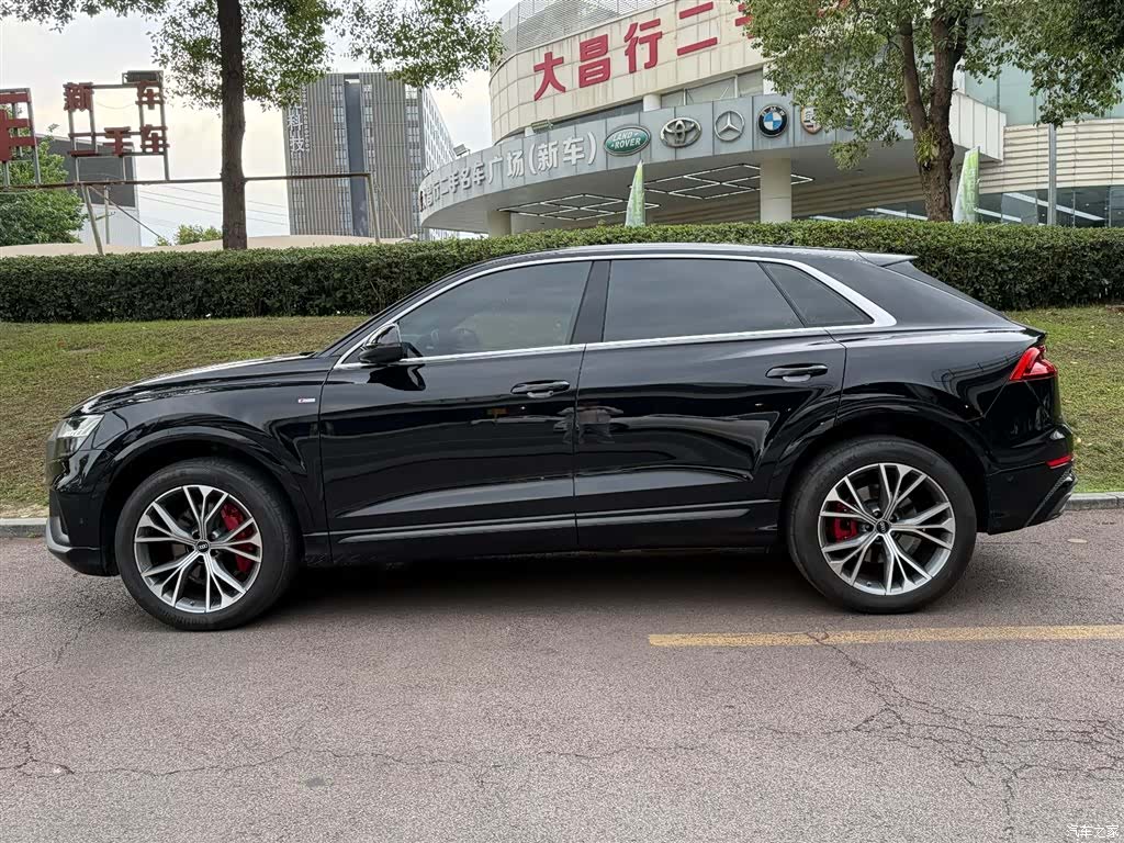 Audi Q8, 2021 3