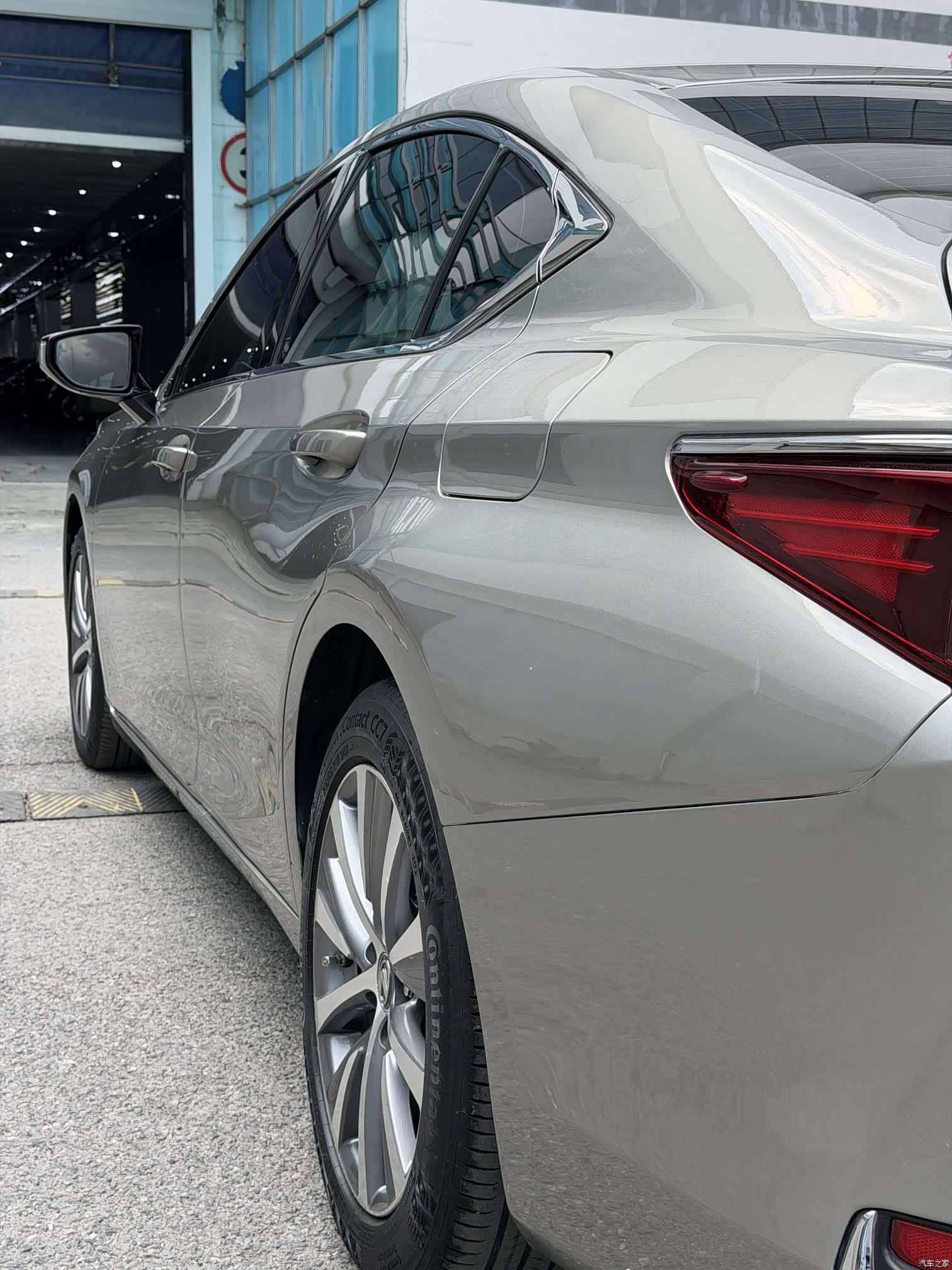 Lexus ES, 2018 13
