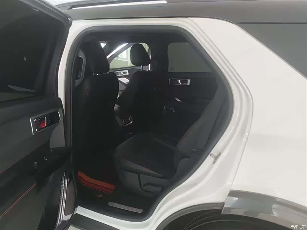 Ford Explorer, 2022 9