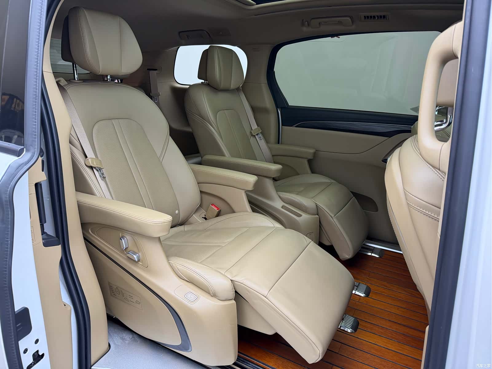 Buick GL8, 2021 9