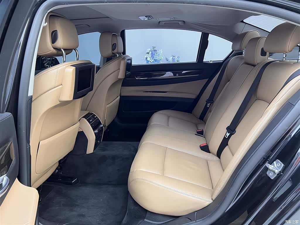 BMW 7 Series, 2011 21