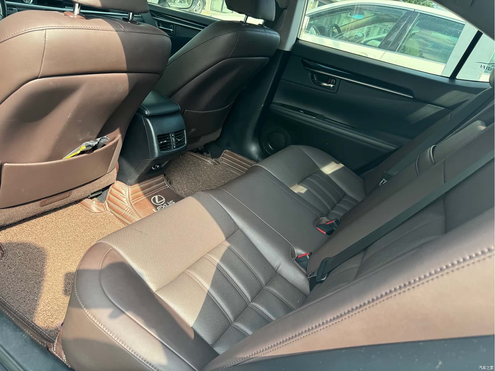 Lexus ES, 2018 7