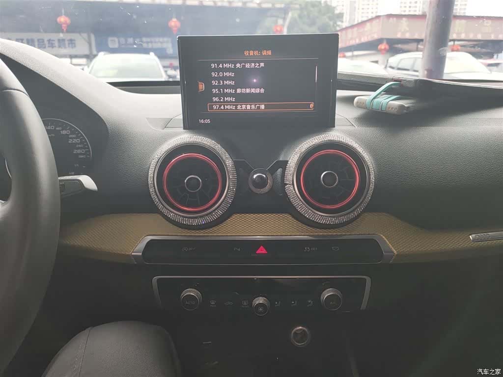 Audi Q2L, 2019 8