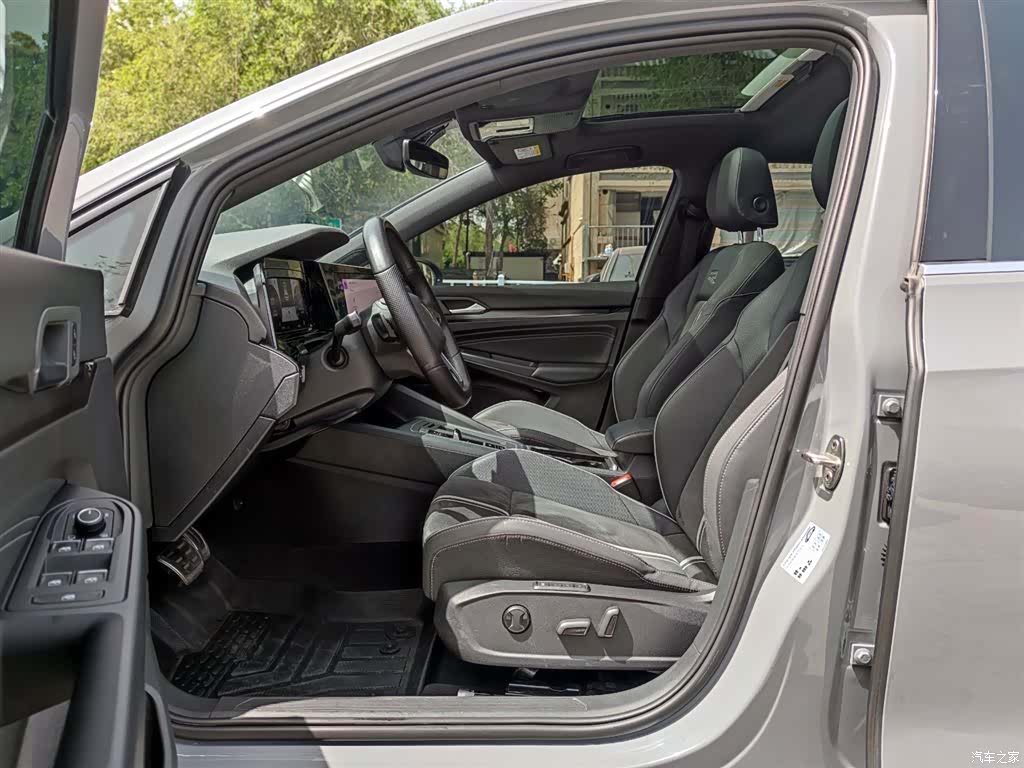Volkswagen Golf, 2024 7