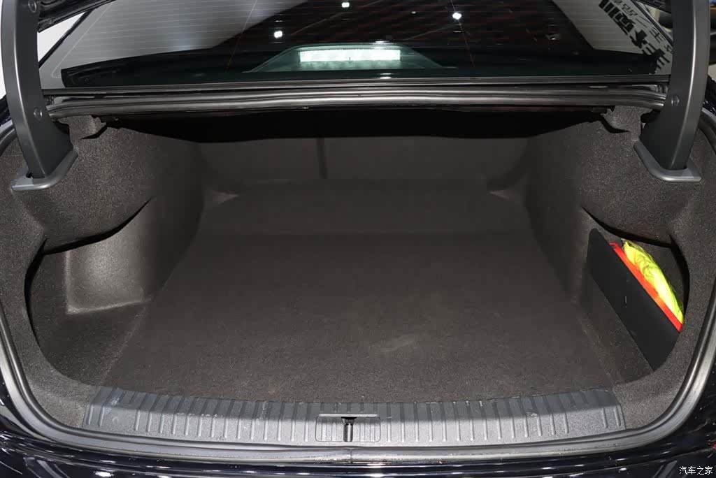 Volkswagen Passat, 2023 17