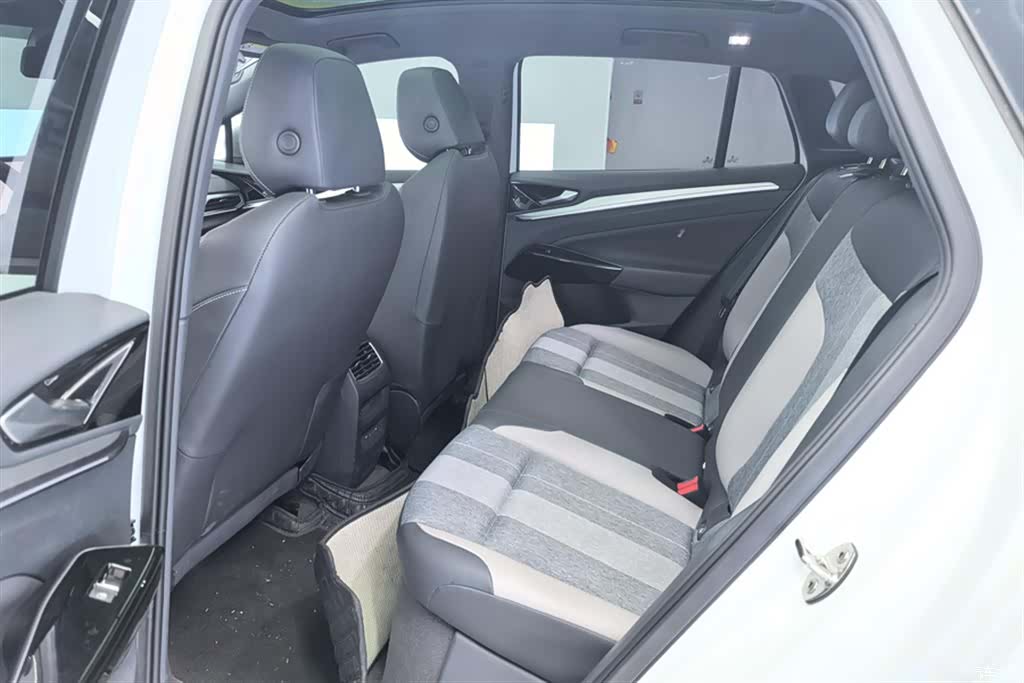 Volkswagen ID.4, 2025 11