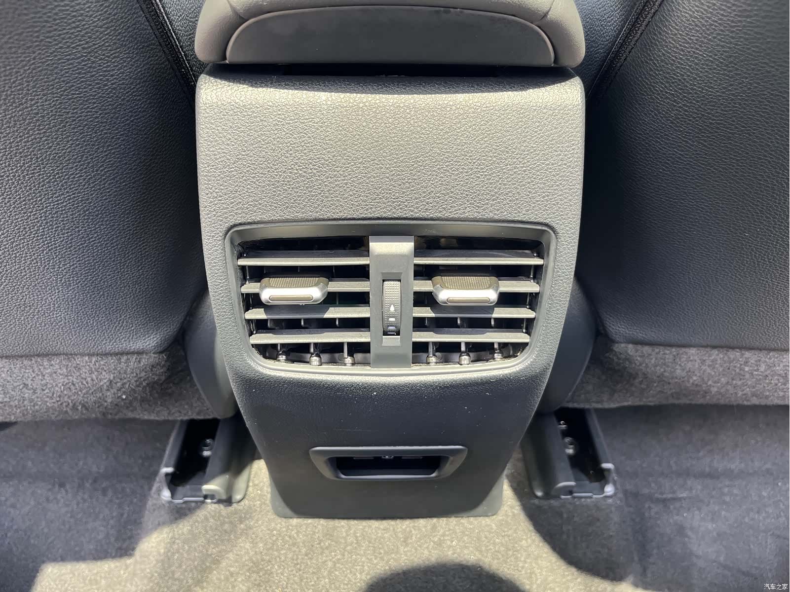 Toyota Frontlander, 2023 13