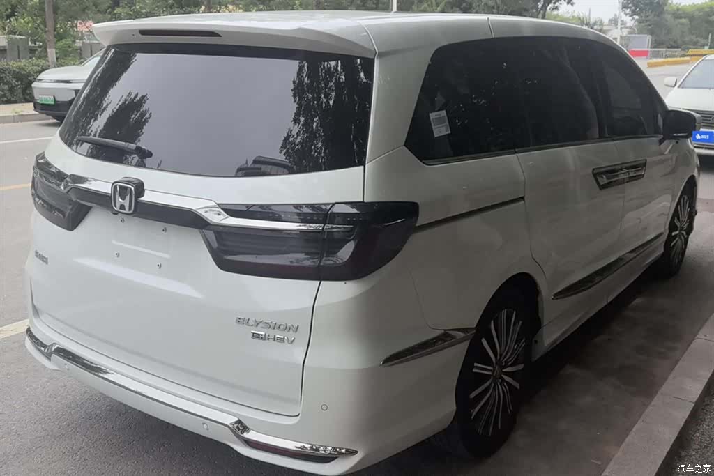 Honda Elysion, 2022 3