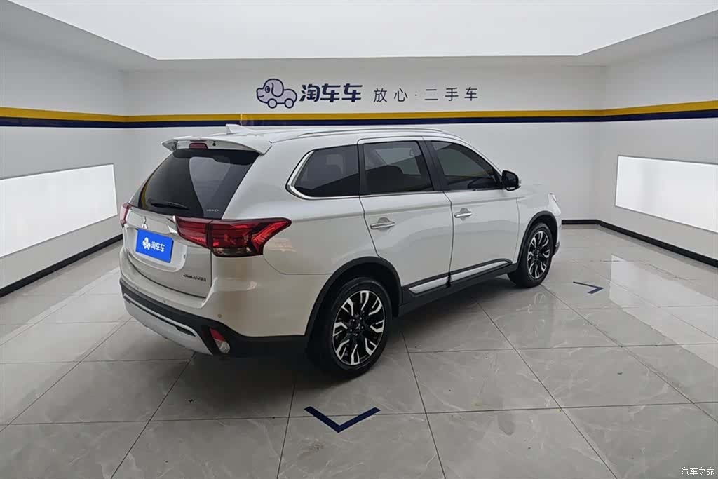 Mitsubishi Outlander, 2020 3