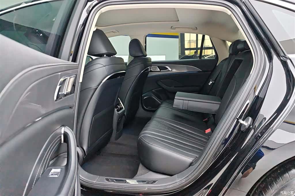 Hongqi H5, 2023 11