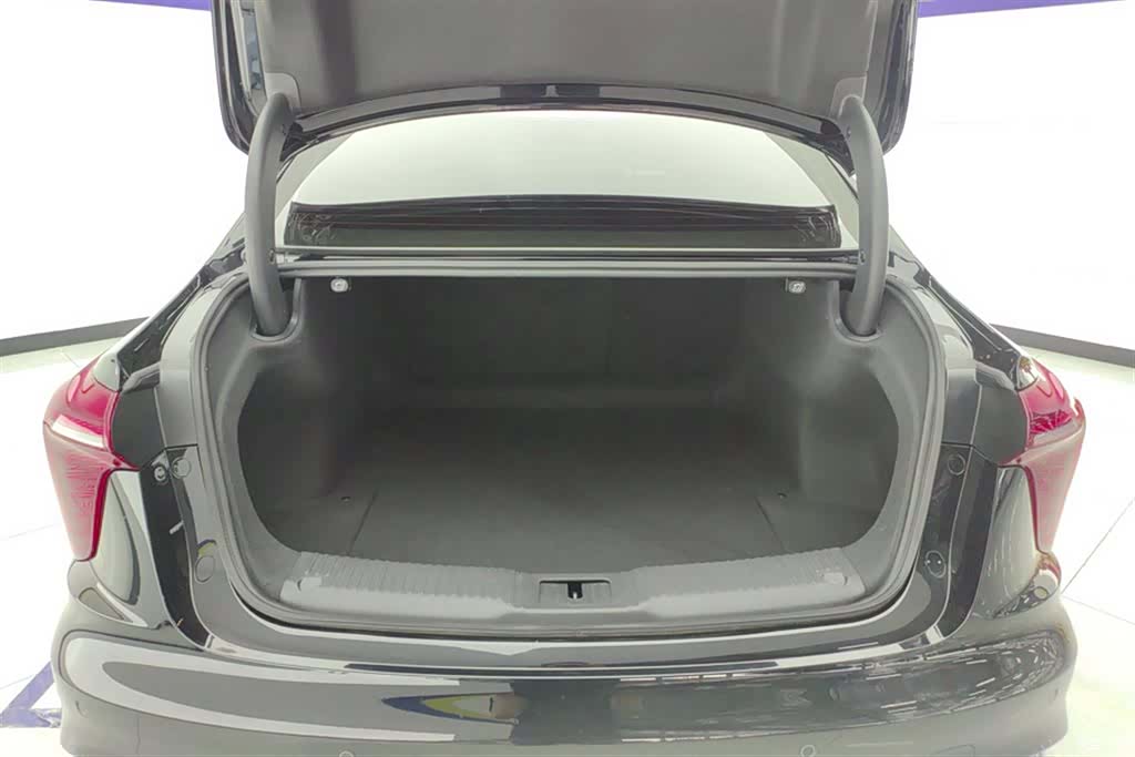 Hongqi H5, 2025 4