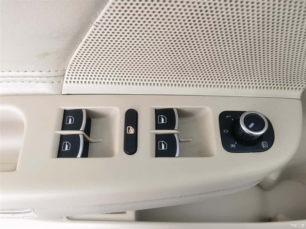 Volkswagen Sagitar, 2011 9