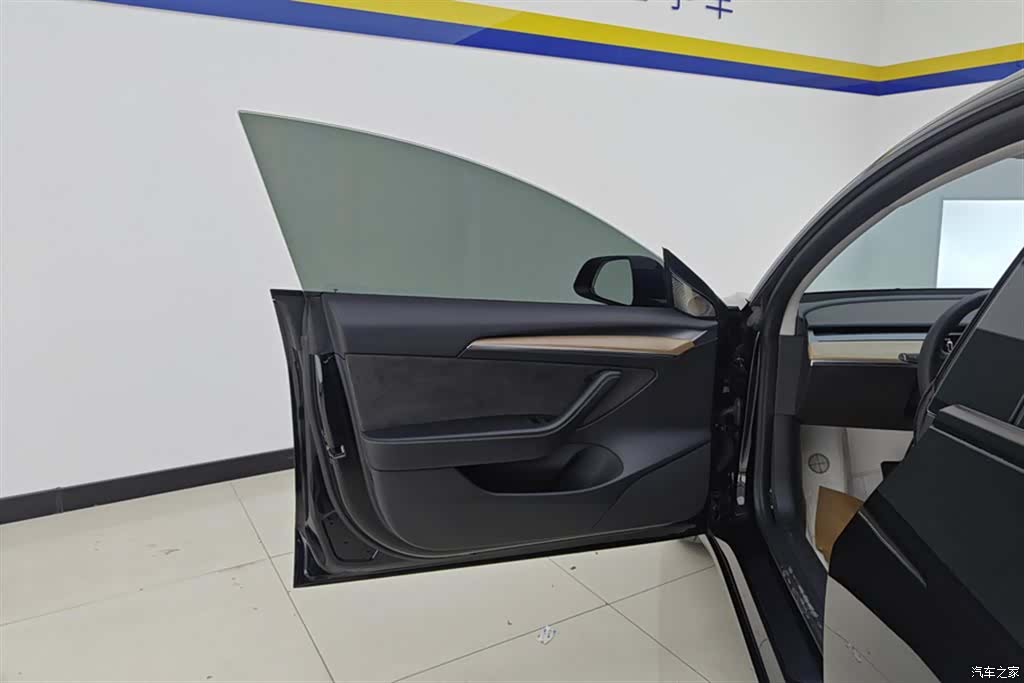 Tesla Model 3, 2023 7