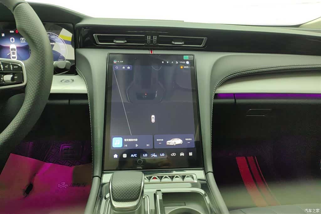 Hongqi H5, 2025 13