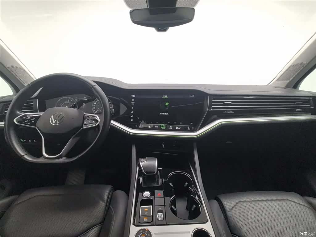 Volkswagen Touareg, 2021 все фото