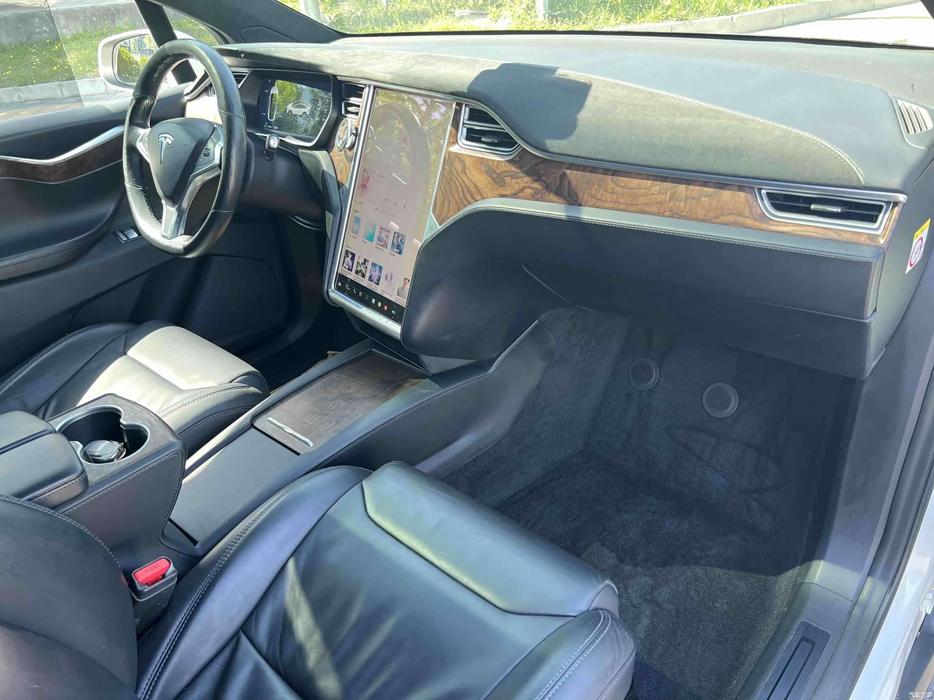 Tesla Model X, 2017 21