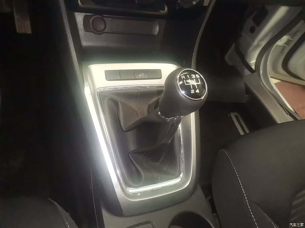 Roewe RX3, 2020 14