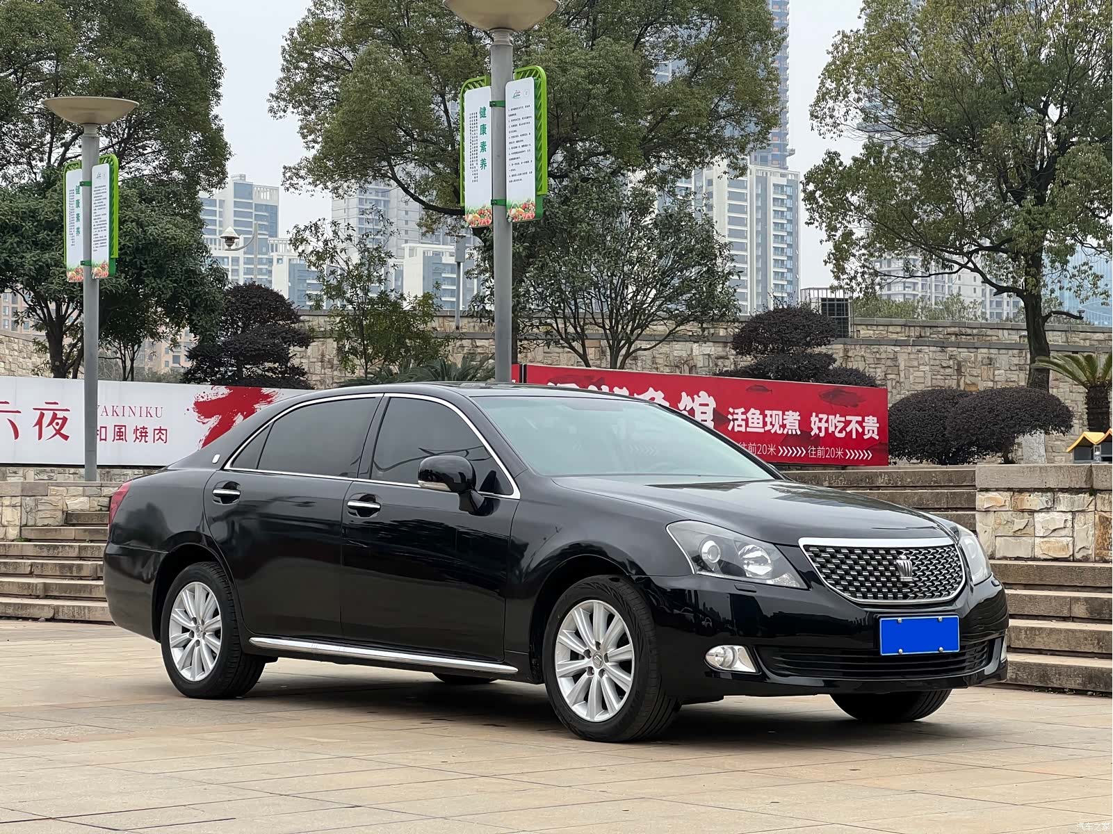 Toyota Crown, 2011 3