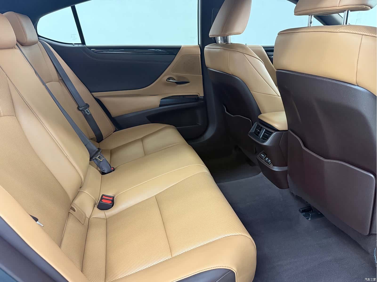 Lexus ES, 2019 15