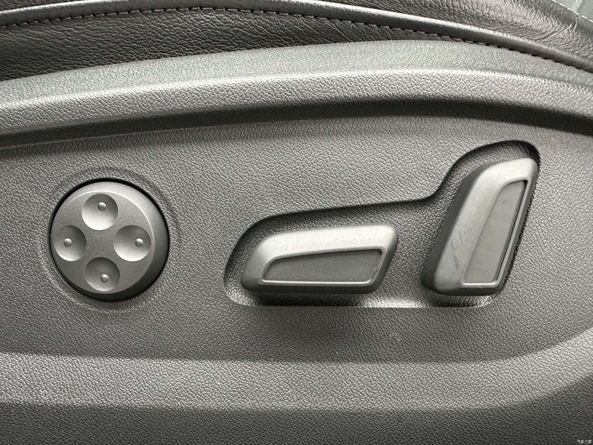 Audi Q2L, 2022 13