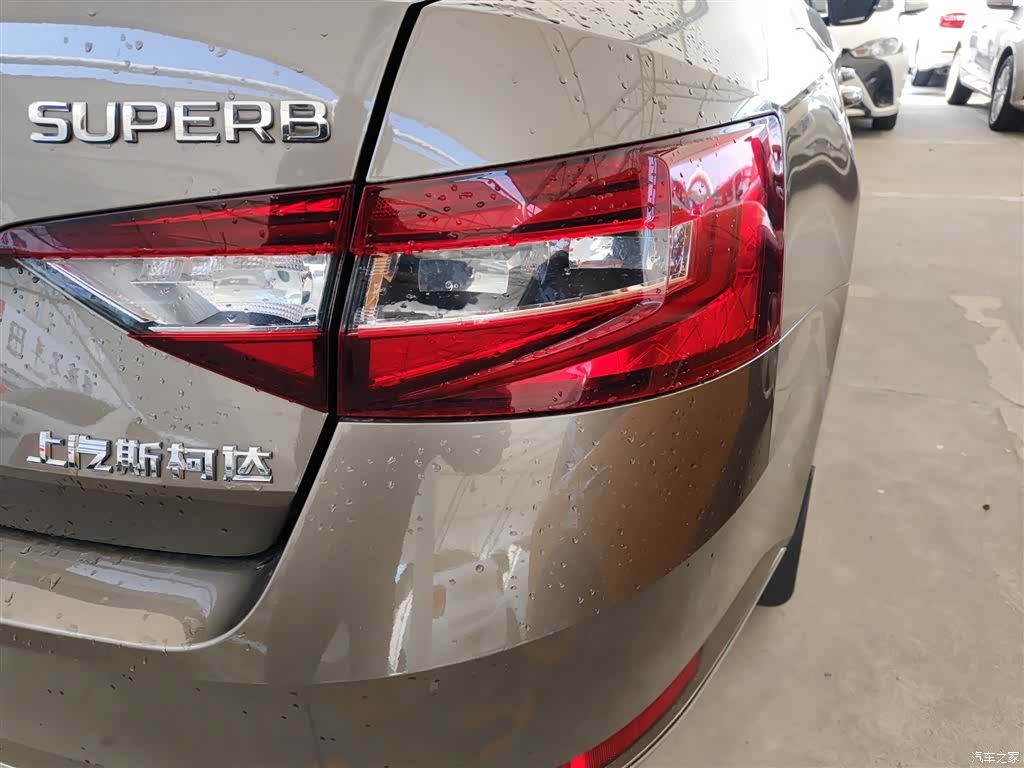 Skoda Superb, 2019 8