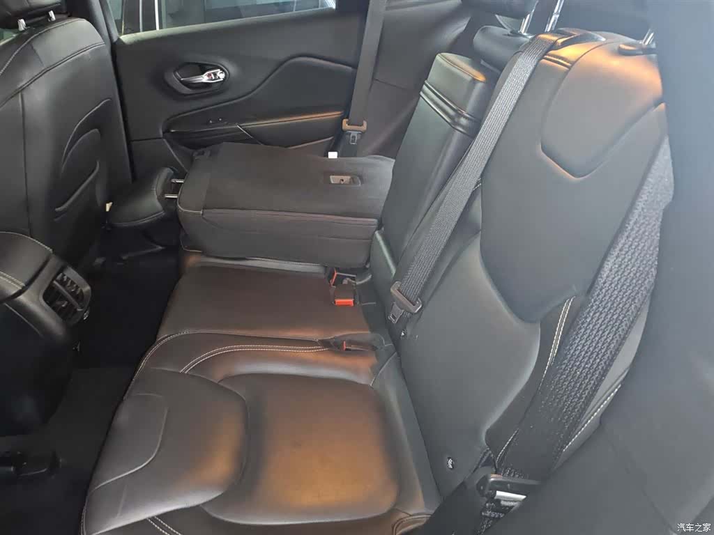 Jeep Cherokee, 2016 13