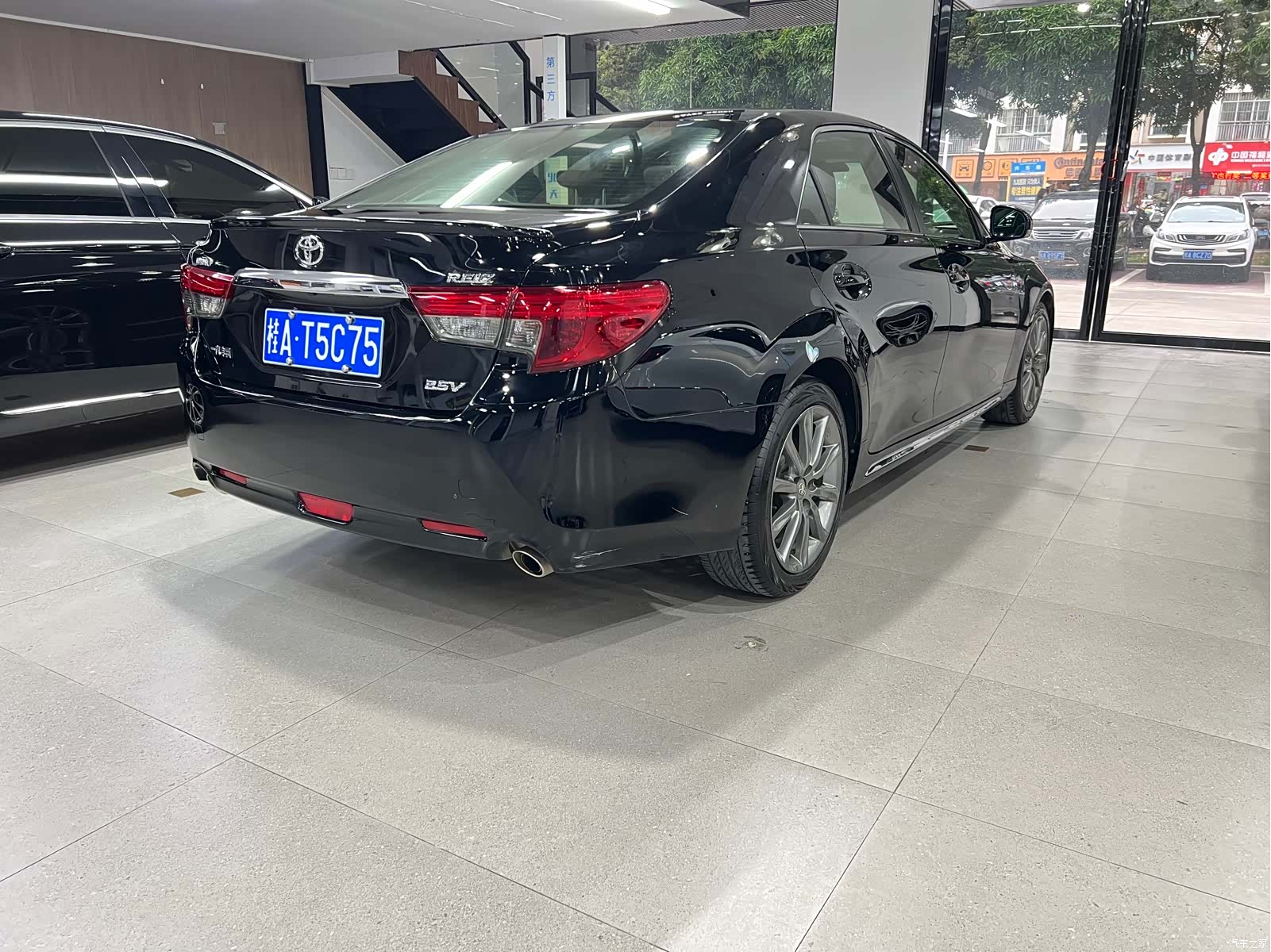 Toyota 2.5V, 2016 8
