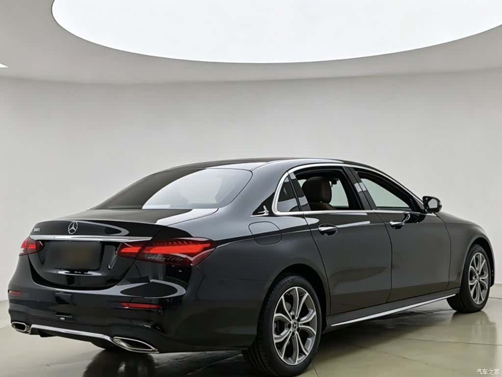 Mercedes-Benz E-Class, 2023 13