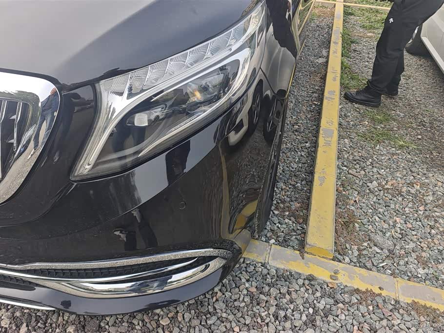 Mercedes-Benz V-class