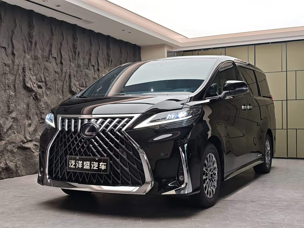 Lexus LM