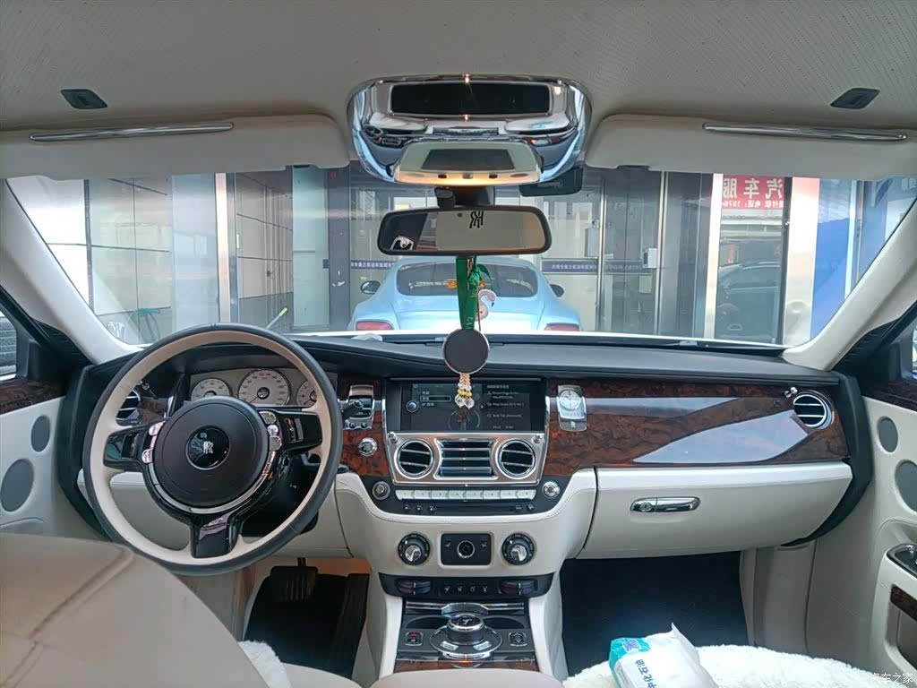 Rolls-Royce Ghost, 2011 все фото