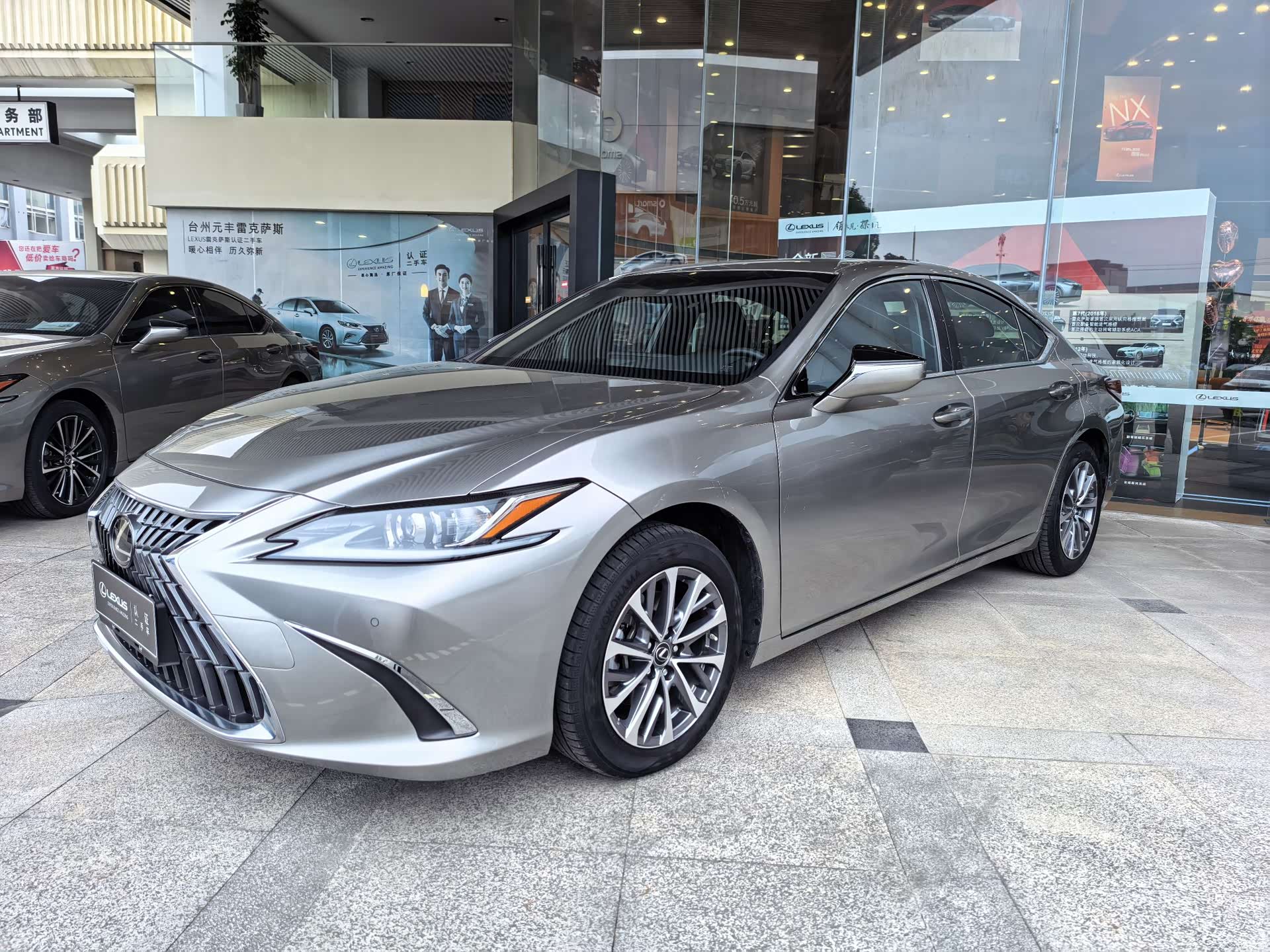 Lexus ES, 2024 1