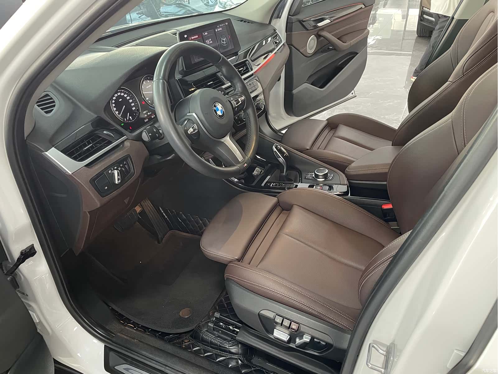 BMW X1, 2022 все фото