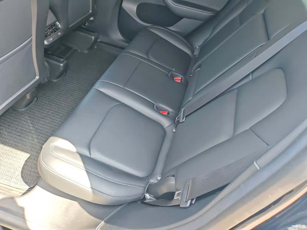 Tesla Model Y, 2022 17