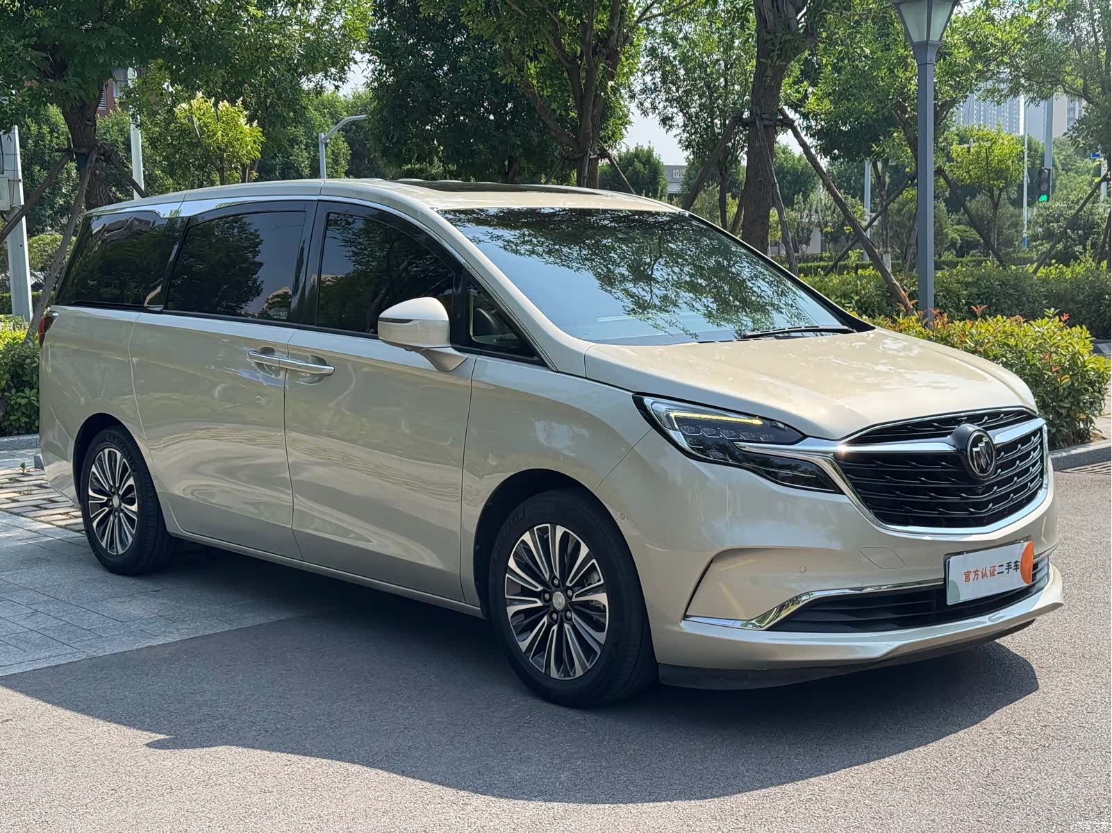 Buick GL8, 2021 3