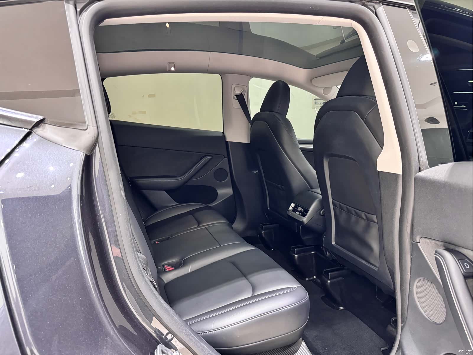 Tesla Model Y, 2024 11